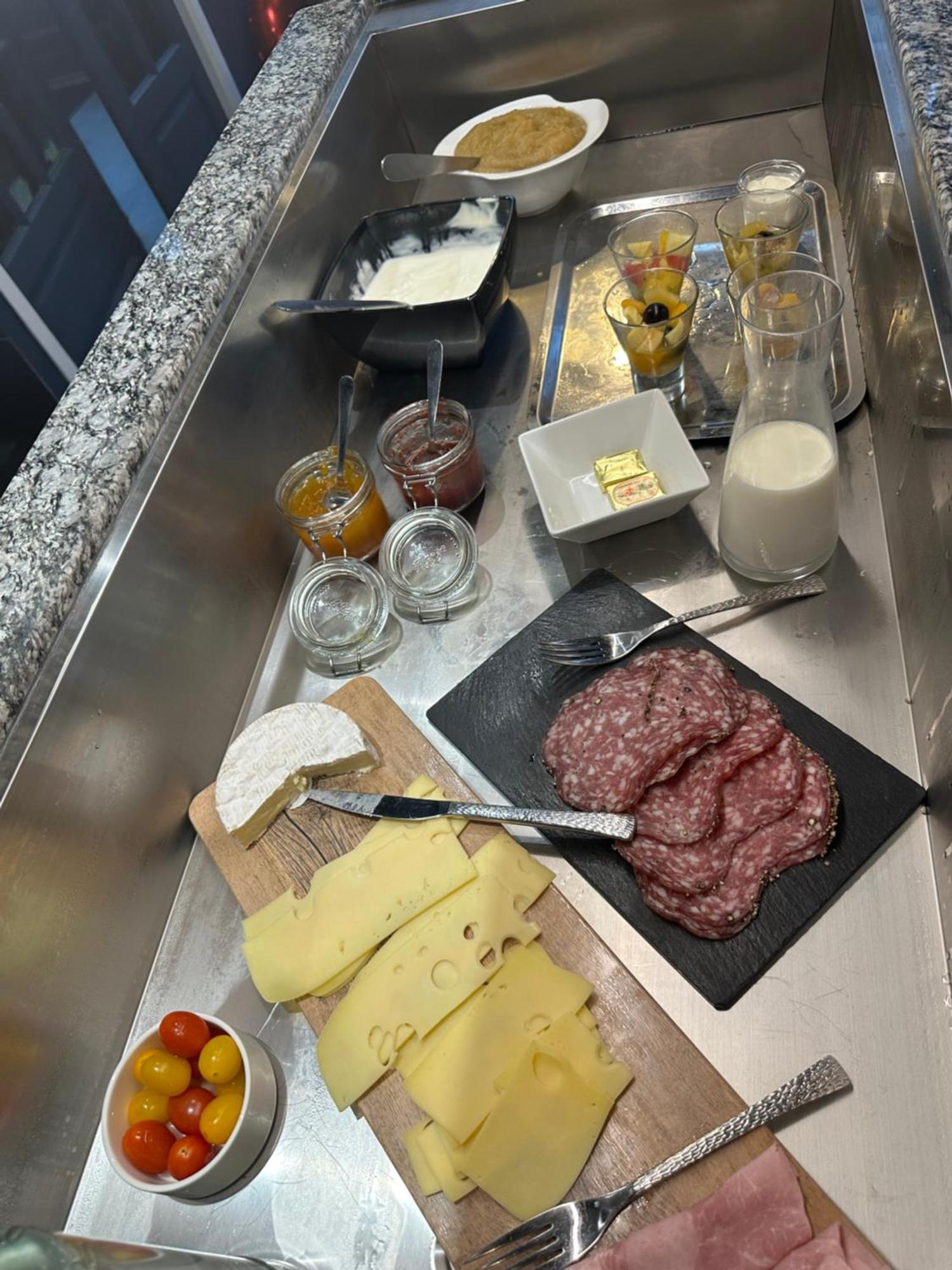 Hotel Restaurant L'Annexe แซ็ง-วาเลรี-อ็อง-คู ภายนอก รูปภาพ